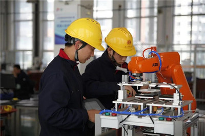 安丘職業中專在全省技能大賽中勇奪第一名 技術服務領域的卓越成就